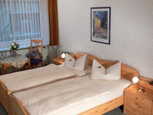 Haus Charlotte Hotel Бад Нендорф Стая снимка